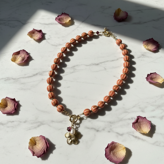 Focus collier flat lay marbre