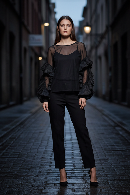 Top noir mesh – volants sous les manches seulement
